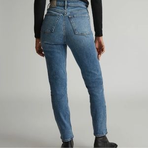 Everlane The original cheeky jean SZ 25 Crop 26.5 inseam Worn-in Mid Blue Color